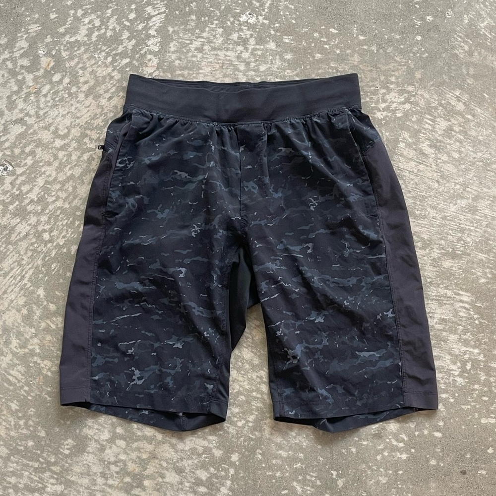 Lululemon Men’s THE Short 11” Linerless Black Camoflauge Size Medium